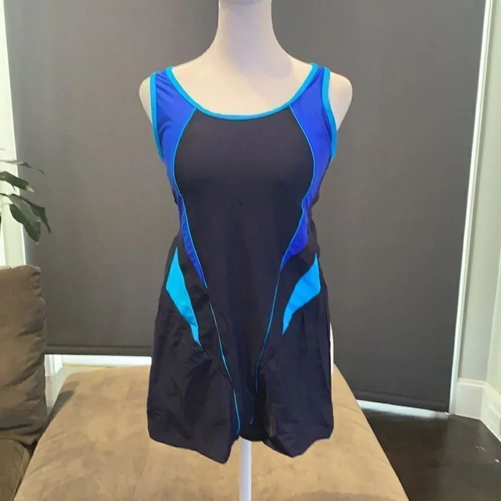 Women’s One Piece Racerback Swimsuit Size 6 NEW